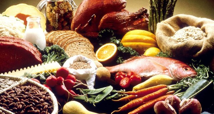 بررسی ۹ شایعهٔ رایج درباره تغذیه