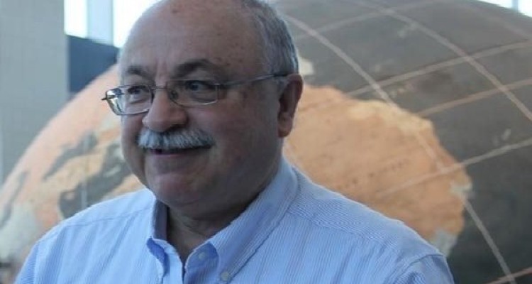 ترامپ در حال «بازی بزدل» با ایران است/ اروپا دنبال «کیک» خود است