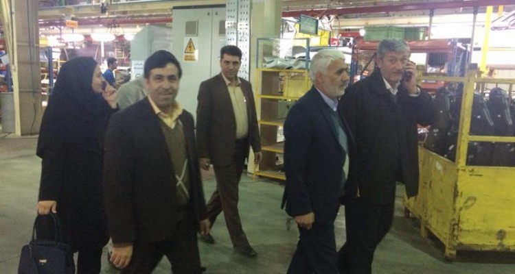 شهردار و اعضاء شورای اسلامی شهر صحنه از کارخانه ایران خودرو بازدید کردند