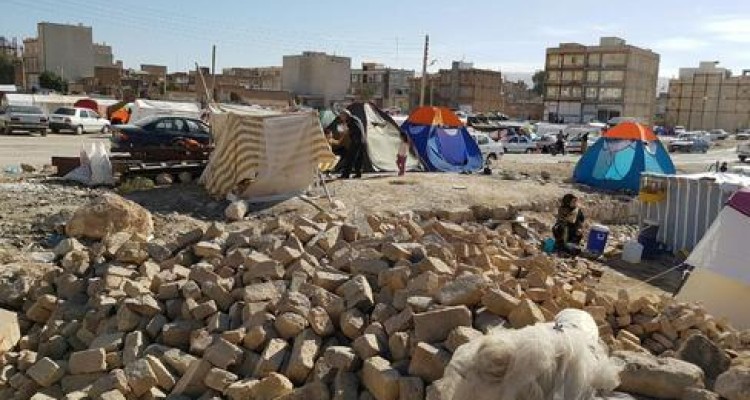 کمک 130میلیون ریالی فرهنگیان صحنه ای به زلزله زدگان غرب کشور