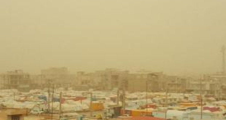 ورود گرد و غبار به آسمان سرپل ذهاب/ دید افقی به 100 متر رسید 