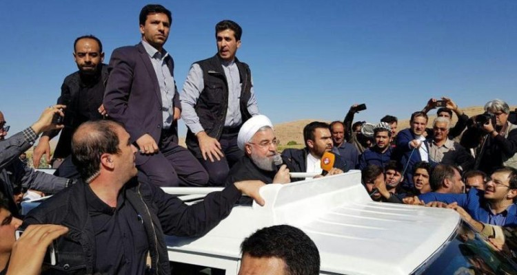 سرپل ذهاب؛ بدون توقف/ از خشکشویی همراه روحانی تا سخنرانی سانروفی در مسکن مهر