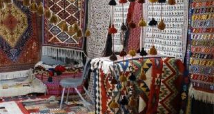 گلیم هرسین در قبضه دلالان/ دسترنجی که به تاراج می‌رود! 