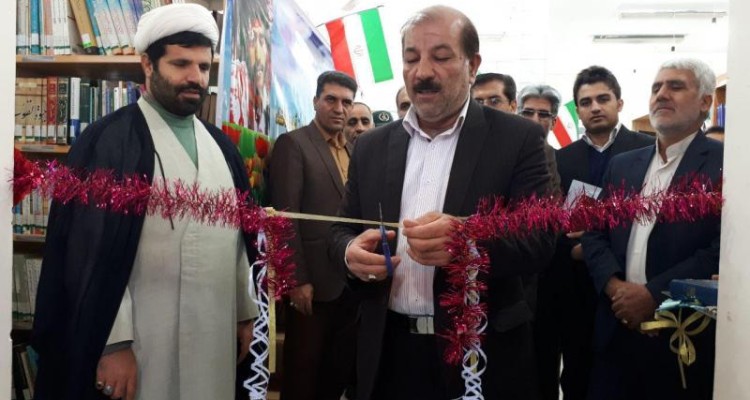 نمایشگاه کتاب به مناسبت گرامیداشت دهه مبارک فجر در صحنه افتتاح شد