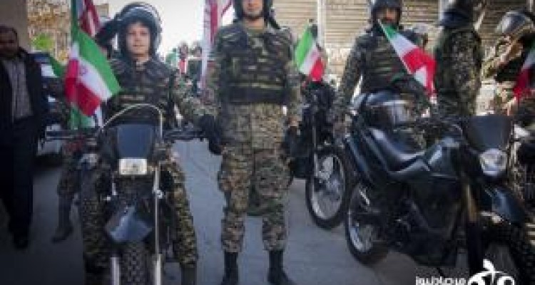 رژه موتورسواران و دوچرخه سواران در کرمانشاه برگزار شد/ غبار روبی و عطرافشانی مزار شهدا 