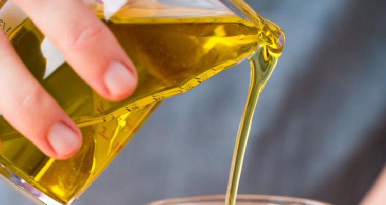 با کمک روغن زیتون آشپزخانه‌تان را تمیز کنید
