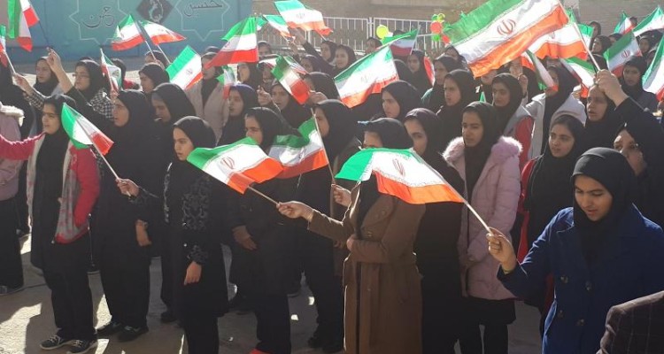 زنگ انقلاب در دبیرستان دخترانه خدیجه کبری (ص) شهر صحنه نواخته شد 