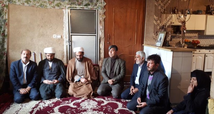 	دیدار و سرکشی از دو خانواده شهید شهرستان صحنه انجام شد 