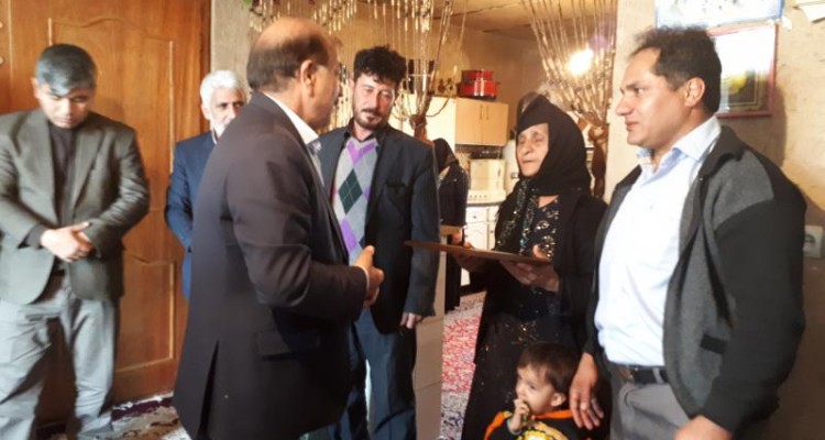 سرکشی از خانواده شهیدان داریوش نامداری و مهرداد کرمی انجام شد