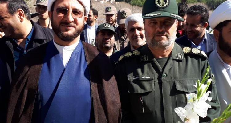  گلزار شهدای صحنه به مناسبت دهه فجر عطرافشانی شد