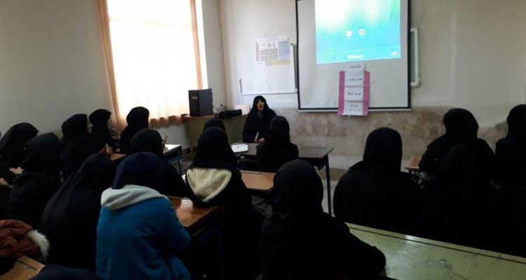 نشست بصیرتی باموضوع " فضای مجازی عوامل نشاط" در دینور برگزار شد + عکس