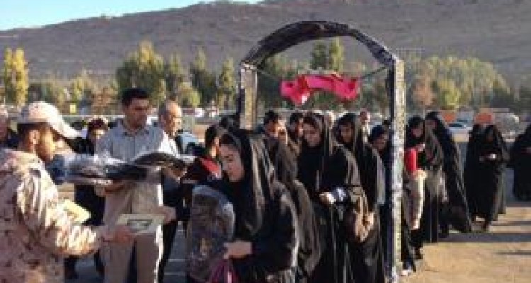دانش آموزان دختر شهرستان سرپل ذهاب به مناطق عملیاتی جنوب کشور اعزام شدند + تصاویر 