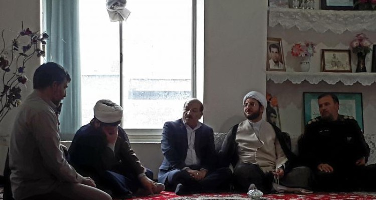 مراسم دیدار و سرکشی از خانواده شهید شهرستان صحنه انجام شد 