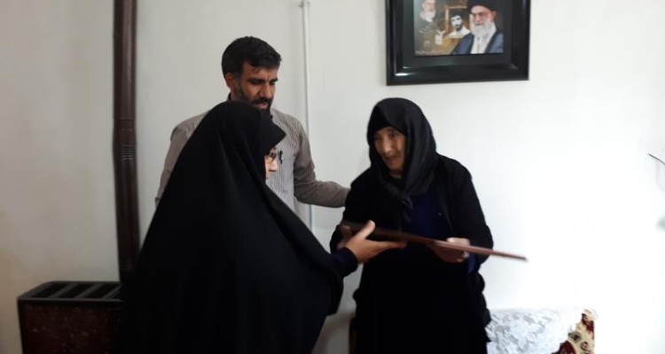 به مناسبت گرامیداشت هفته زن از مادر شهید معروفعلی مرادی تجلیل به عمل آمد