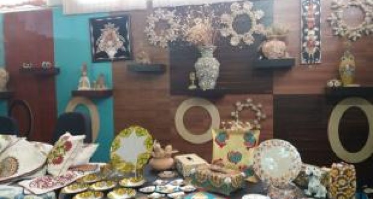 برپایی نمایشگاه عیدانه مددجویان معلول بهزیستی کرمانشاه 