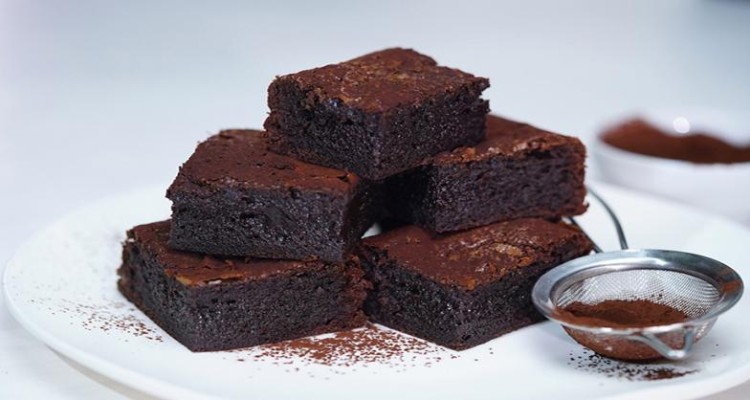 طرز تهیه براونی شکلاتی با شکلات سکه ای شیری سوربن