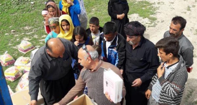 اهداءئ بسته نورزی باشگاه کوهنوردی راخ شهرستان صحنه مناطق زلزله استان کرمانشاه