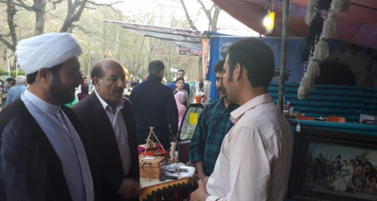 بازدید از غرفه های صنایع دستی شهرستان صحنه انجام شد