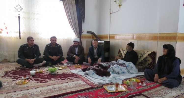 به مناسبت اعیاد شعبانیه از خانواده شهدای روستاهای تابعه شهرستان صحنه بازدید و سرکشی شد