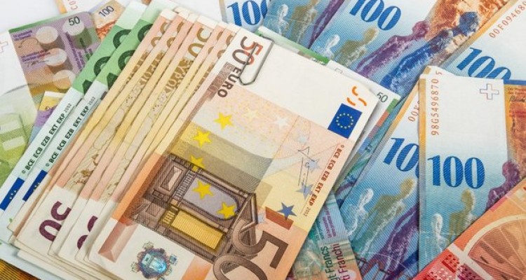 افزایش قیمت یورو و پوند/ دلار ۴۲۰۰ تومان 