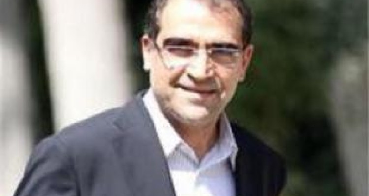 ویزیت بیماران یکی از روستاهای زلزله زده توسط وزیر بهداشت 
