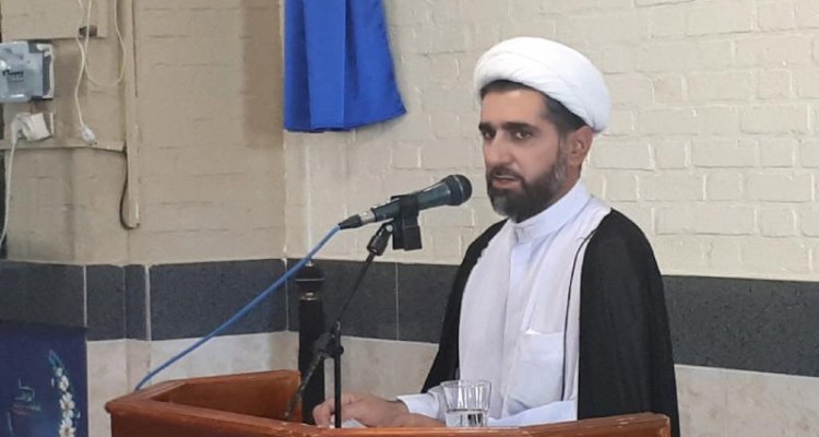  مهمترین سندی که باید به دانش آموزان آموزش داده شود شناخت محرم از نامحرم است