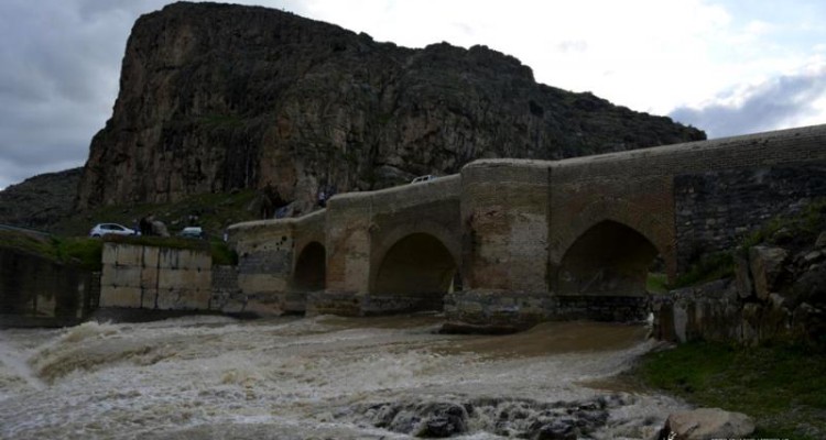 	نخستین زیستگاه بشر در دوره مادها تا بهشت دینور 