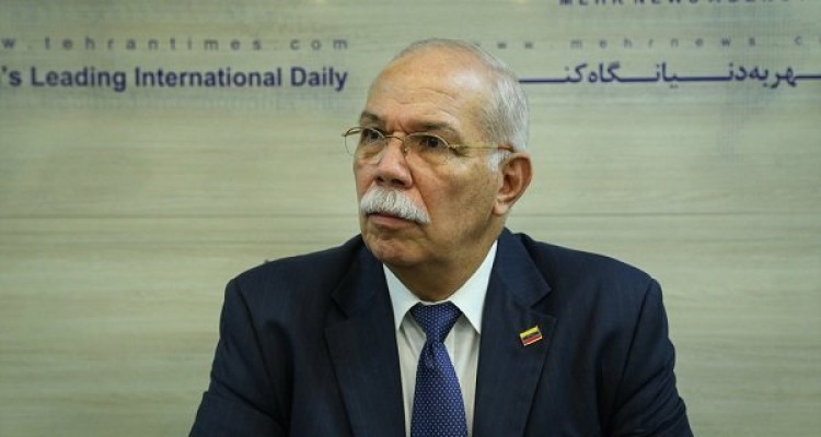 هنوزبه آمریکا نفت صادرمی‌کنیم/ارز دیجیتال ابزار اصلی دورزدن تحریم