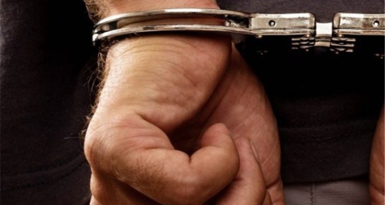 کلاهبردار حرفه ای در صحنه دستگیر شد