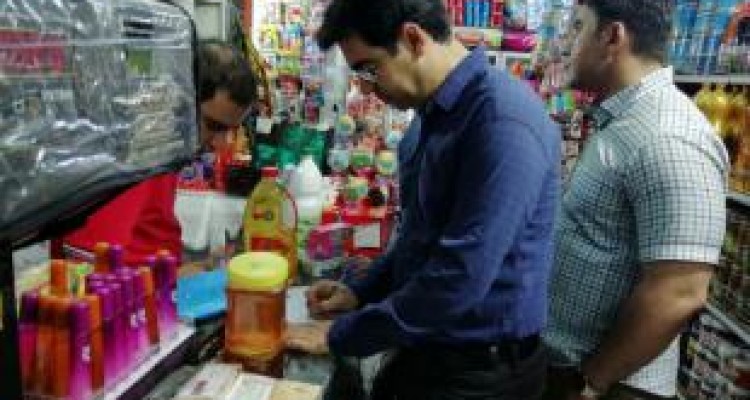 یک روز کاری با بازرسان اصناف کرمانشاه / فروش اجناس ایرانی با برچسب خارجی 