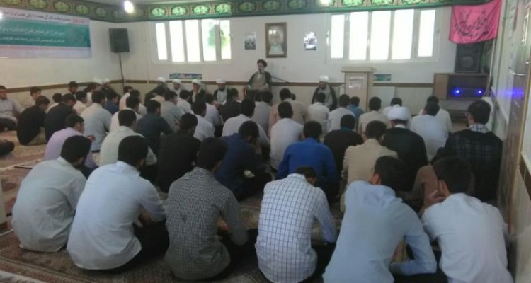  طلبه ای در مکتب امام زمان( عج) موفق است که با سواد و مهذب باشد 