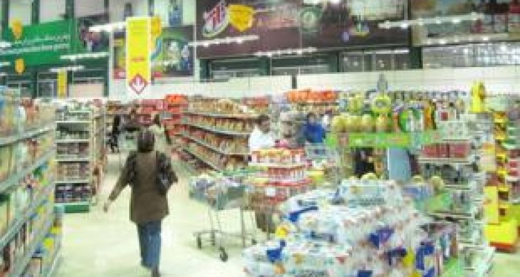کالاهای اساسی مردم در کرمانشاه به وفور وجود دارد/ برخورد با محتکر 