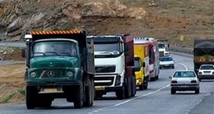 مشکلی در حمل و نقل نداریم/ توزیع لاستیک بین رانندگان کامیون 