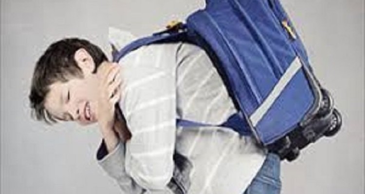 استفاده از کیف‌های سنگین عامل انحراف ستون فقرات دانش‌آموزان