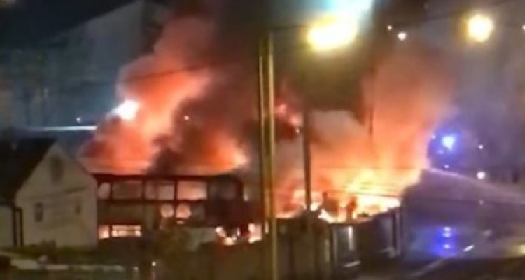 انفجار و آتش‎سوزی در ترمینالی واقع در جنوب لندن