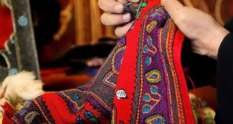  بازارچه دائمی صنایع دستی در صحنه بزرگترین مطالبه صنعتگران می باشد