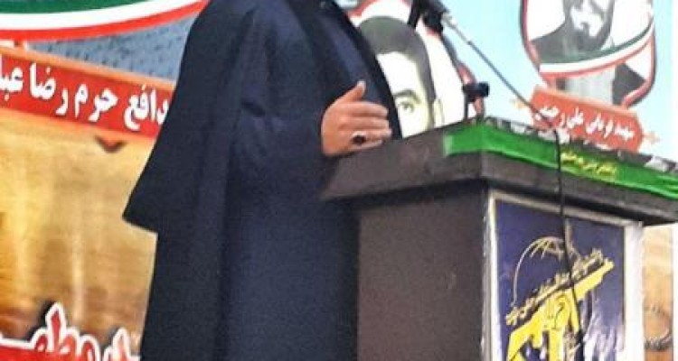 حضور در راهپمیایی 22 بهمن یک تکلیف شرعی برای همه مرد است