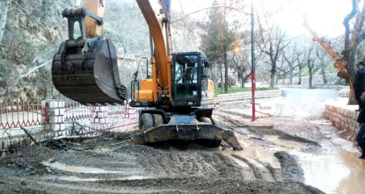 آغاز عملیات پاکسازی دربند از آثار سیل اخیر