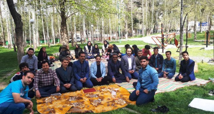  دور همی معلولان صحنه ای در پارک معلم به مناسبت هفته جوان برگزار شد