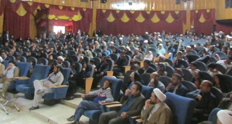  مراسم تجلیل از فرزندان ممتاز تحصیلی حوزویان کرمانشاه در صحنه برگزار شد + عکس