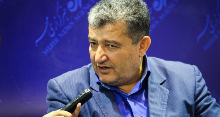 دولت تعیین قیمت خودرو را به دلالان سپرده است/ نظارتی وجود ندارد