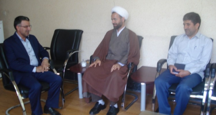 گلزارهای مطهر شهدا سند ایثار و افتخار کشور هستند