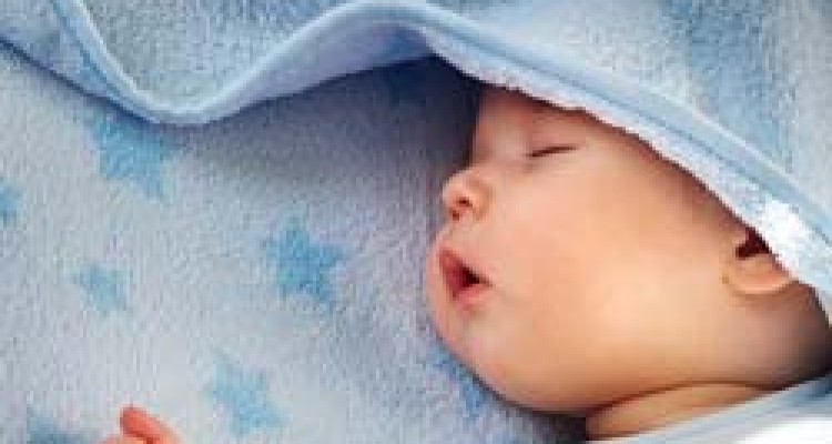 دلایل استفراغ نوزاد و راه‌های کاهش آن