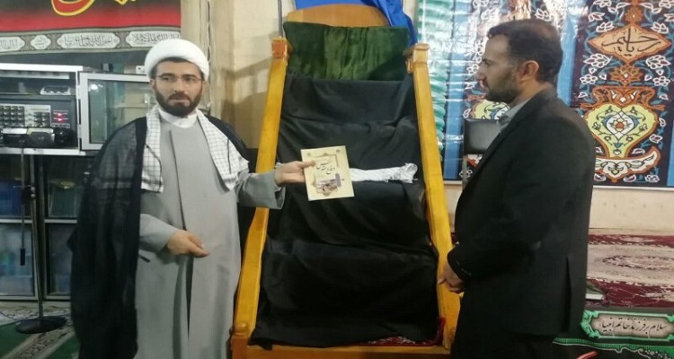  کتاب «آشنایی با معارف  دفاع مقدس» در مدرسه علمیه صحنه رونمایی شد