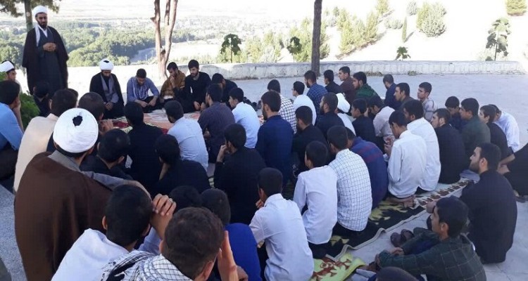  تجدید میثاق طلاب شهرستان صحنه با شهدای گمنام+ عکس