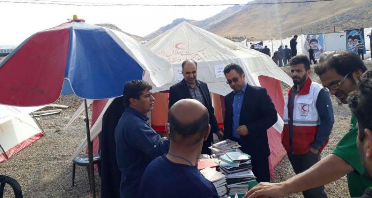  بیش از 700 جلد کتاب ونرم افزارهای قرآنی درموکب شهرستان صحنه توزیع شد