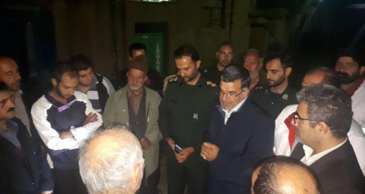 جمعی از اعضای ستاد بحران شهرستان صحنه از روستاهای زلزله زده بازدید کردند