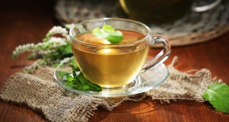 مصرف دمنوش دارچین و آویشن برای پیشگیری از سرماخوردگی 