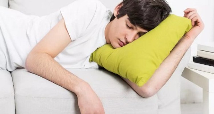کدام نوشیدنی‌ها به بهبود خواب شبانه کمک می‌کند