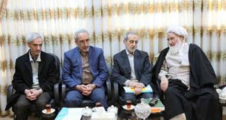 کمیته امداد باید به سمت کار آفرینی حرکت کند 